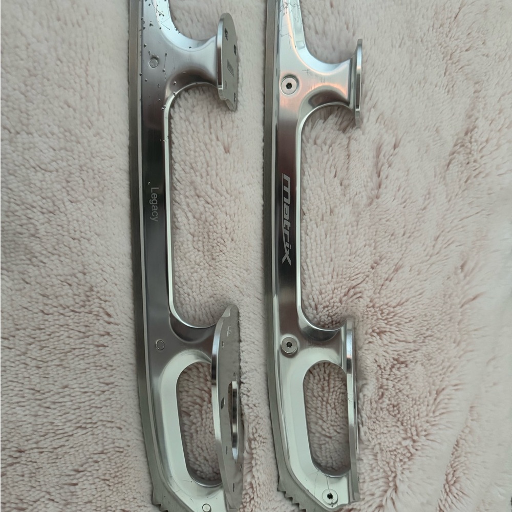 Matrix Legacy, 9 3/4 Silver Ice Skate Blades, Like New
